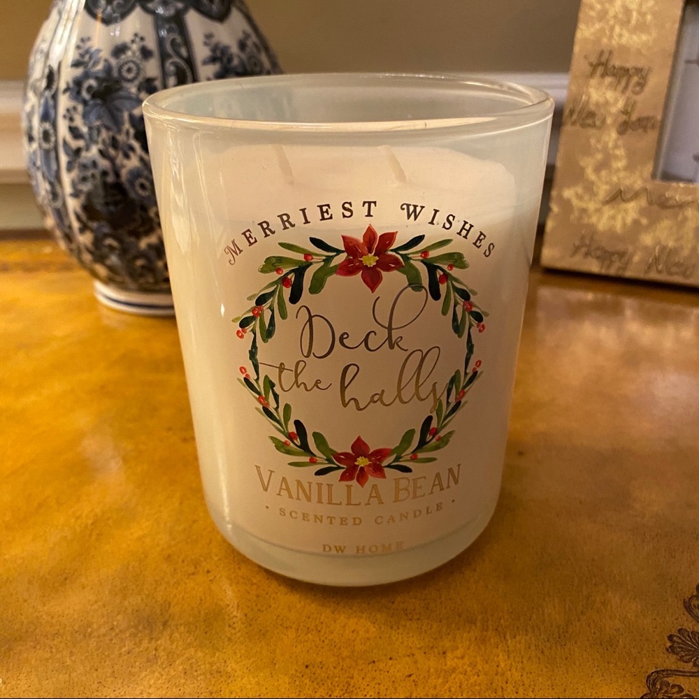 NWT DW Home Extra Large Vanilla 2 Wick Holiday Candle